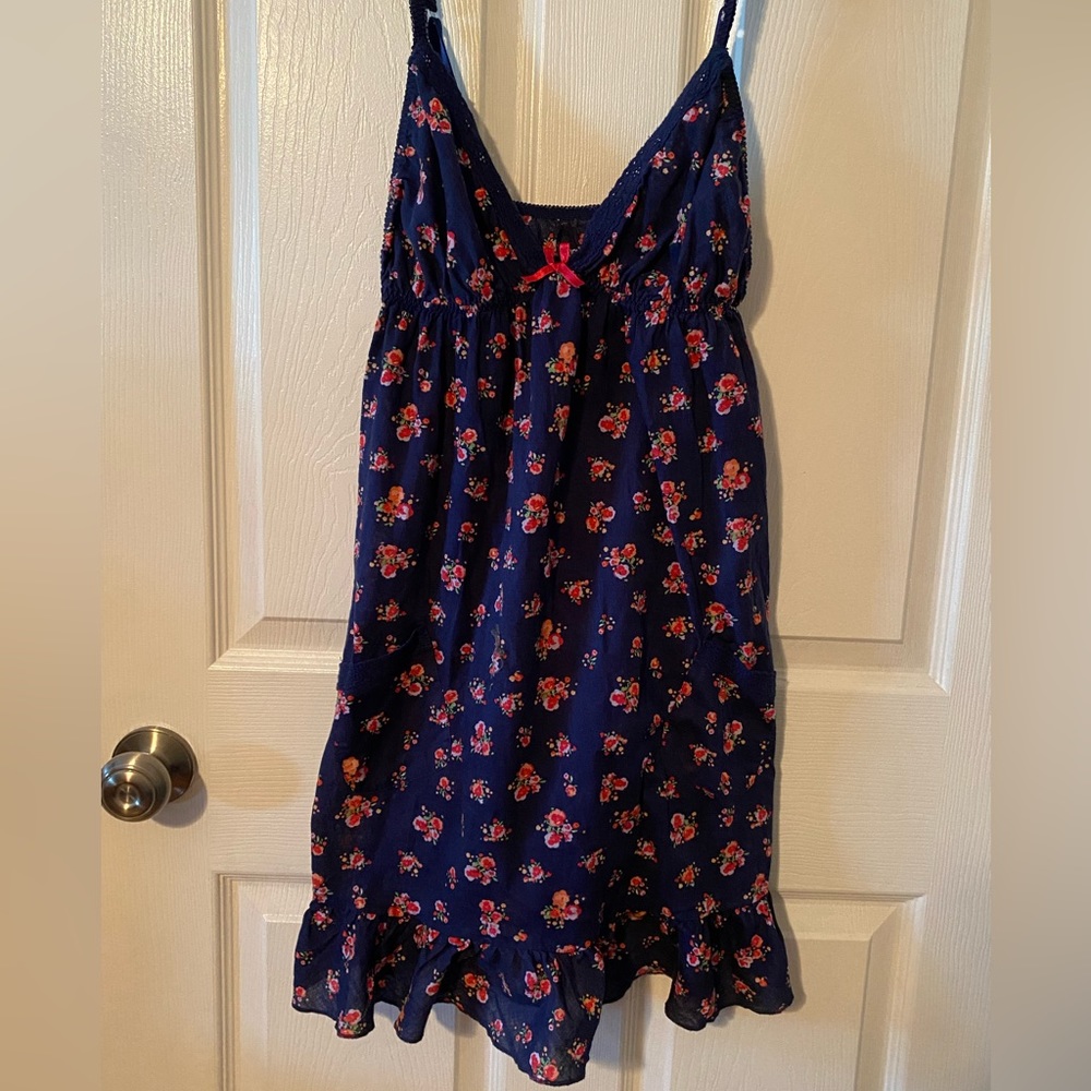 Xhilaration Women’s Sleepwear Navy Gown with Red Flowers Size Large
